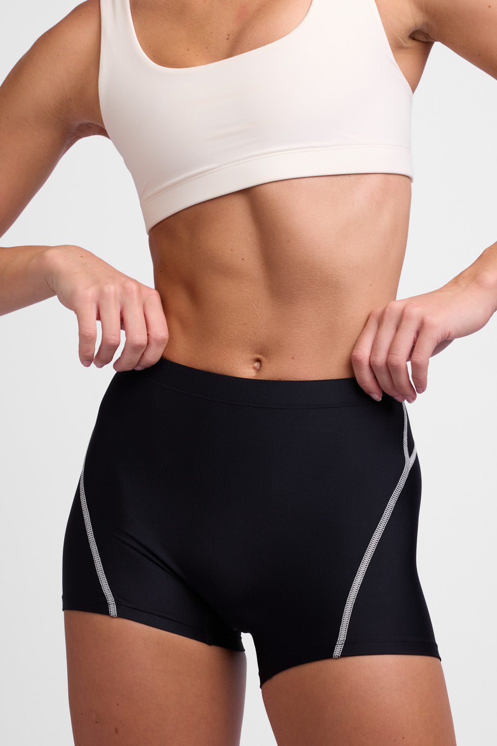  Anna Tight Short - Black Contrast