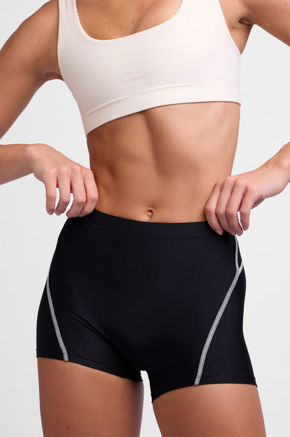  Anna Tight Short - Black Contrast